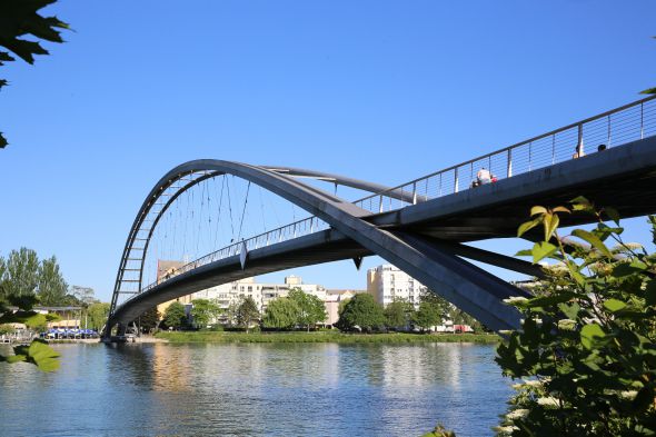 Überqueren Sie die neue Dreiländerbrücke nach Frankreich